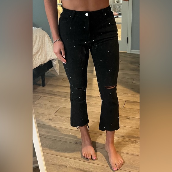 Black ankle cropped high waisted jeans embellished with rhinestone. - Picture 2 of 5